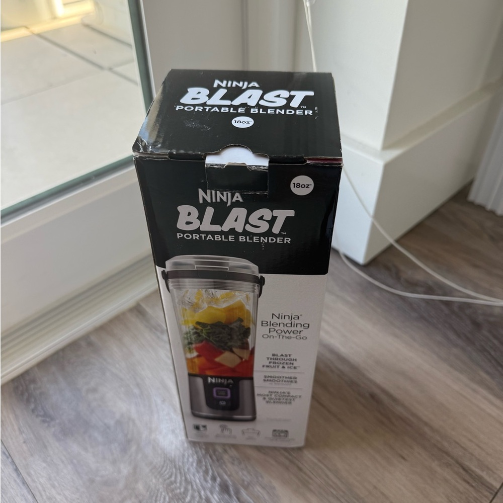 Ninja Blast Portable Blender - Clear and Black Travel Cup - Picture 6 of 10
